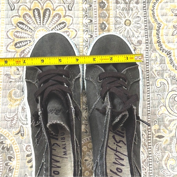 Blowfish women’s Sneakers - slip on, no tie - distressed black READ DESCRIPTION - Picture 9 of 9